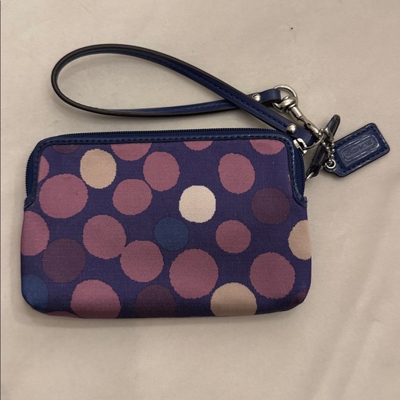 EUC! Coach Polka Dot Bow Wristlet - Picture 4 of 11
